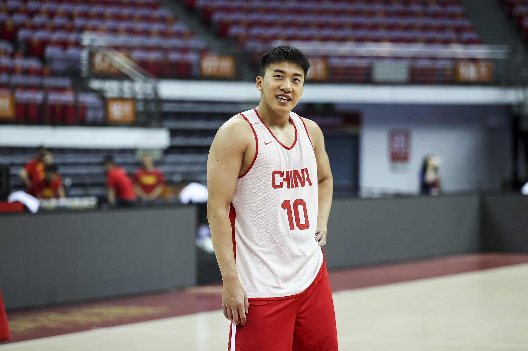 皇冠体育平台-王俊杰是首个没打CBA进入国家队球员？张兆旭：我第1个 艾伦第2个