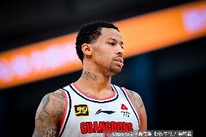 砍瓜切菜！伯克17中11得到30分10板6助 罚球9中7