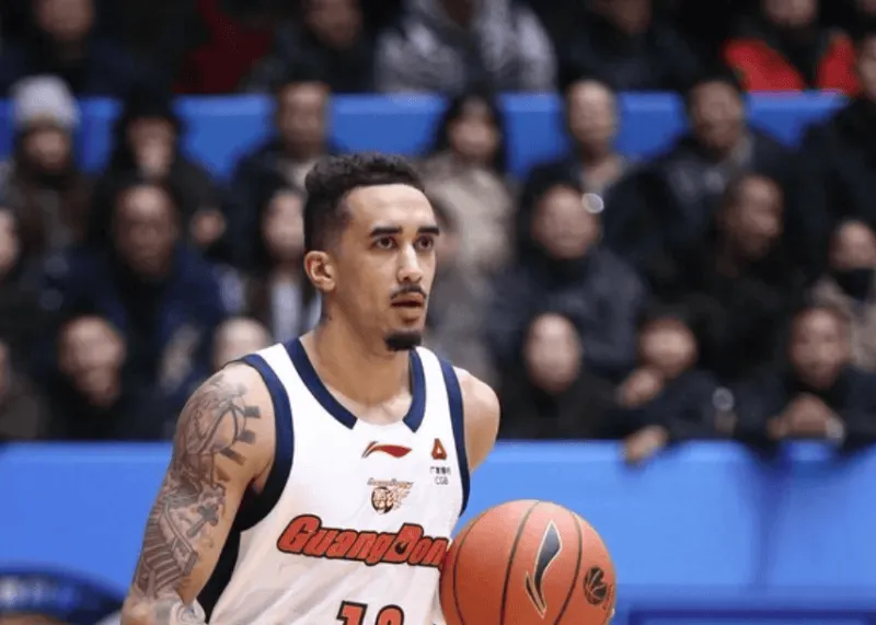 奎因单节11中7拿到17分，前三节23中16砍下38分7篮板6助攻